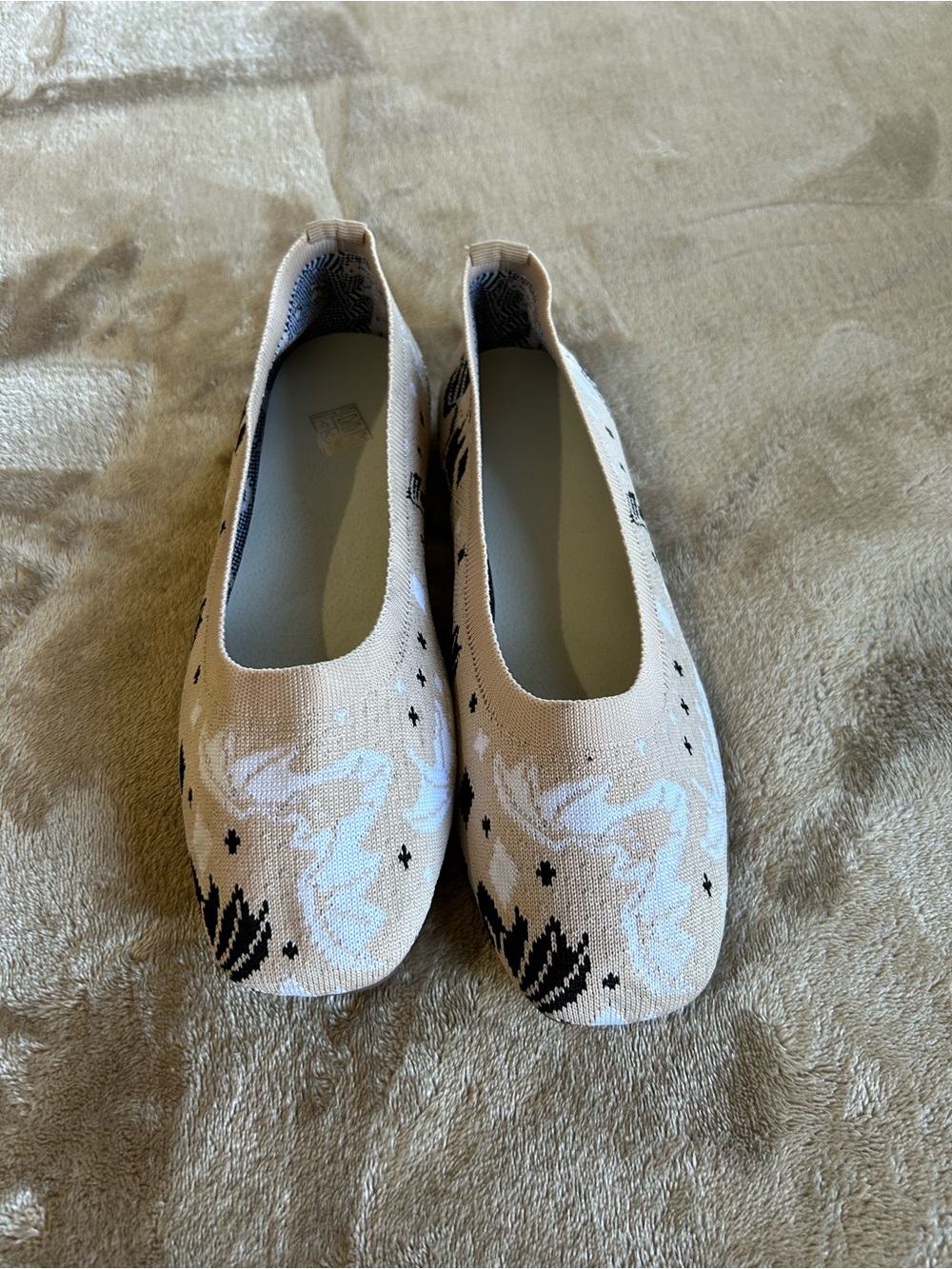 Women's Knit Ballet Flats Beige Black White Bat Design Size 8 - 8.5